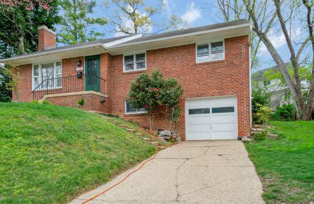 3 BD 3 BA Mid-century Ranch in Arlington