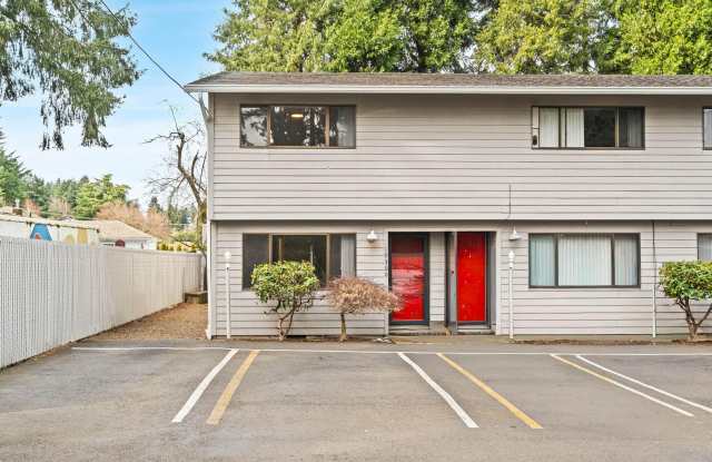Clean, inviting 2-bdrm/1.5 bath unit in Milwaukie. Private patio, designated parking