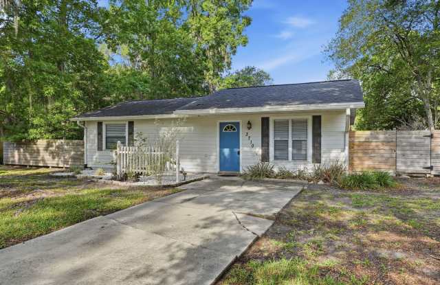 Quiet neighborhood, Centrally located, 3 bedroom 2 bath home in NW