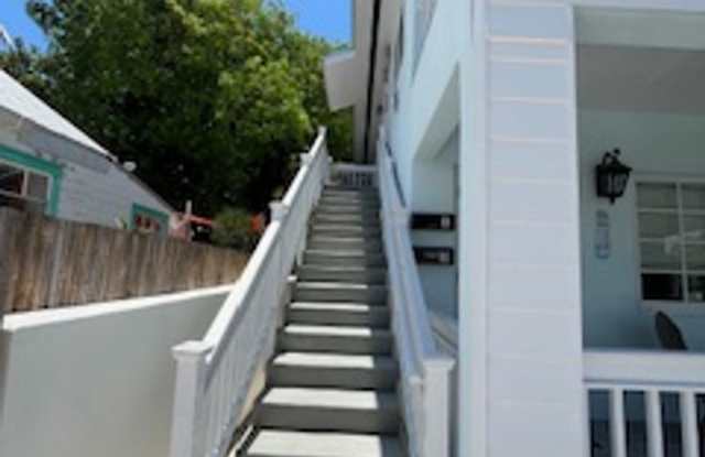 Beautiful apartment with assigned parking.