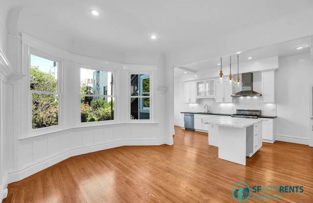 Presidio Heights: Remodeled Flat w/ Private Deck, Shared Yard, Garage Parking  EV Charger