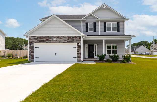 4 Bedroom Home in Holly Ridge W/ New Fence