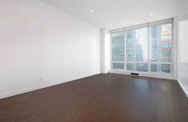 2717 42nd Rd Apt 14G