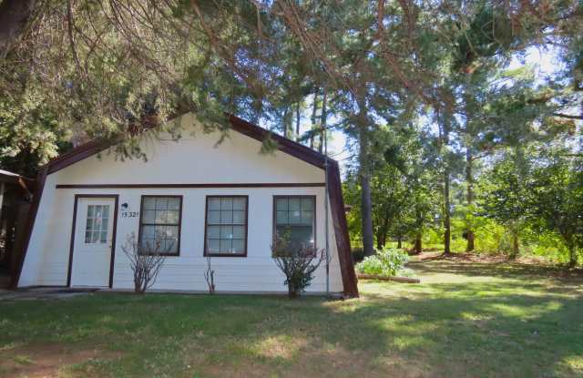 Bullard - Modest 2 Bedroom House on Tree-Shaded Lot