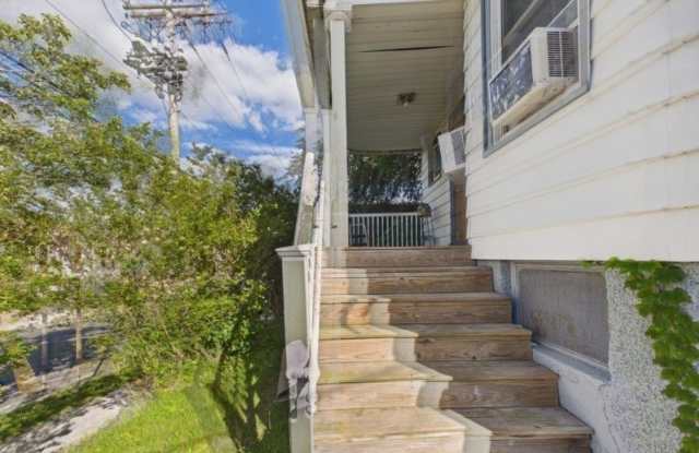 139 Fairview Ave