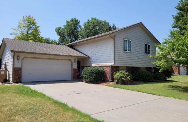 Photo of Secluded 3 Bedroom 2 Bathroom!