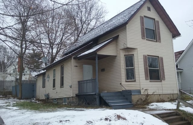 417 Spencer St Ne - 417 Spencer Street Northeast, Grand Rapids, MI 49505