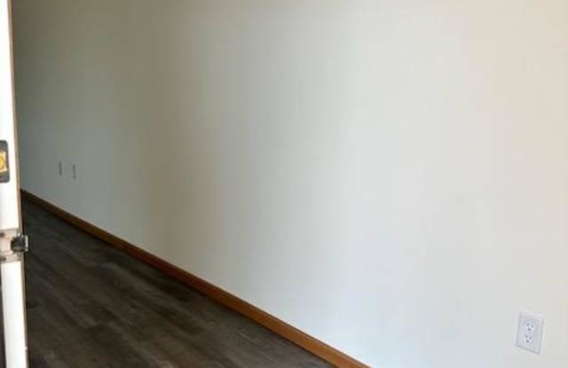 Photo of 821 Adams Court - 504