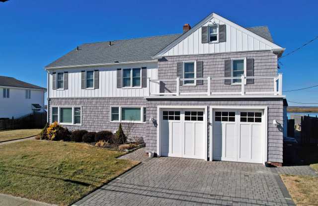 Photo of 2605 Bayshore Ave