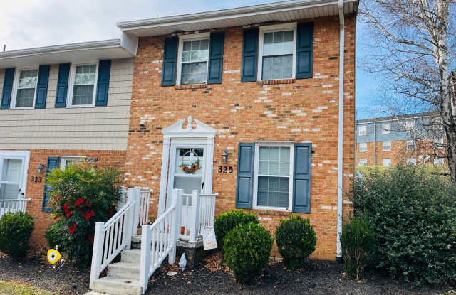 2 Bedroom, 1.5 Bath Townhouse