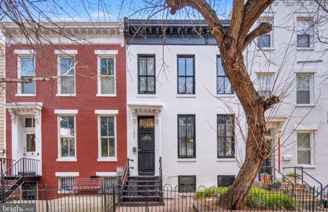 1205 4TH Street NW
