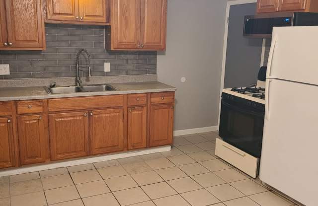 905 North Meadows CourtA