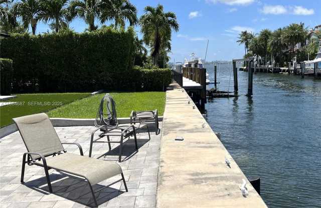 Photo of 2062 NE 121st Rd