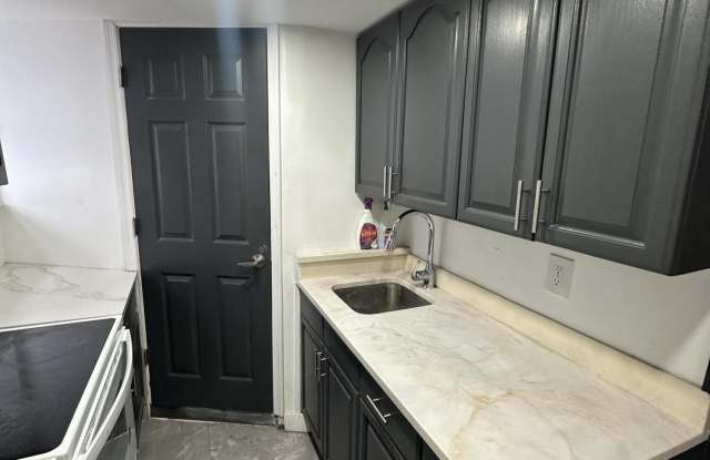 98 W Chestnut Street