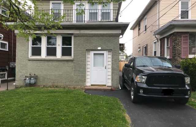 505 Hinman Upper