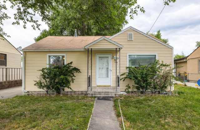 734 W Paxton Ave