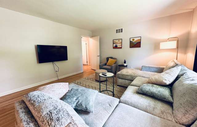 2 Bed 1 Bath Home close to Memorial Hospital!