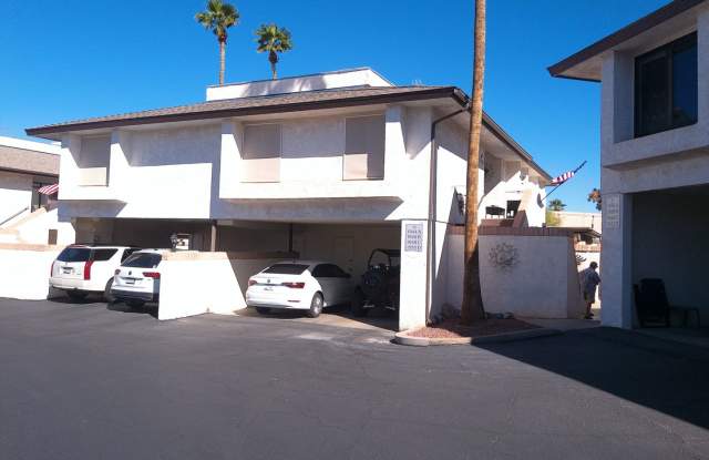 Beautiful updated condo in Los Lagos Upstairs unit.