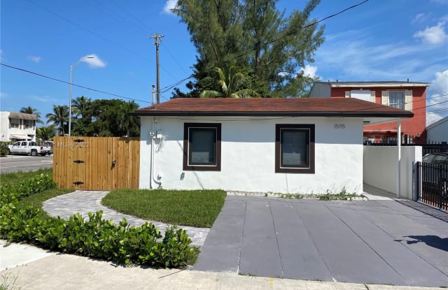 1595 W 73rd St - 1595 West 73rd Street, Hialeah, FL 33014