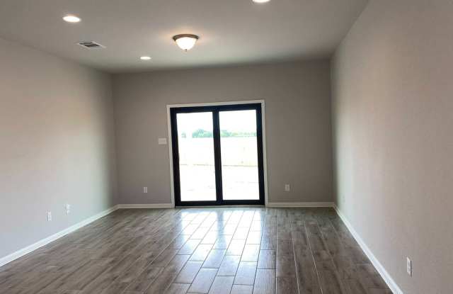 4 bedroom home for lease~$500.00 off of 1st months rent!