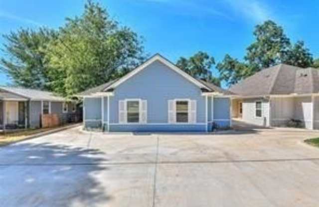 Photo of 1042 W Dubois Street