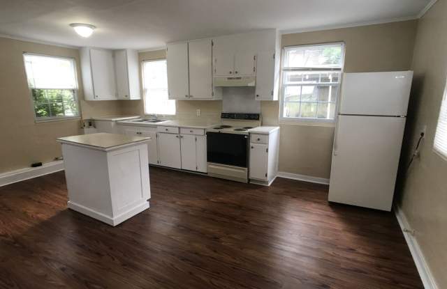 Charming Carriage House near Downtown Savannah