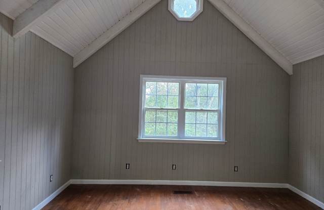 3 Bedroom House in East Brainerd TN; ALL UTILITIES INCLUDED!