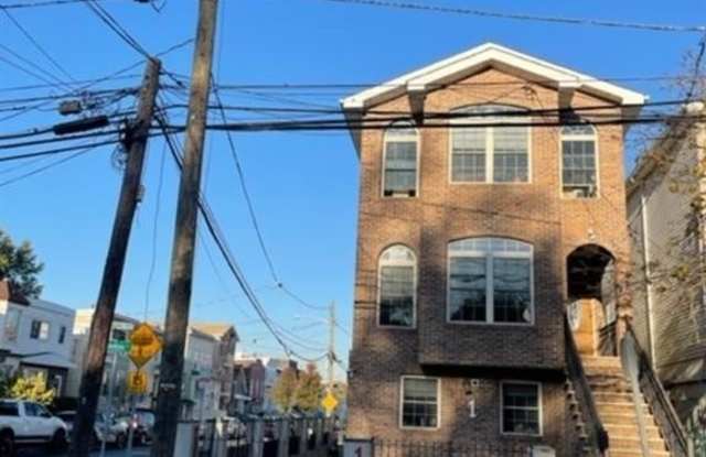 1 MONTROSE AVE
