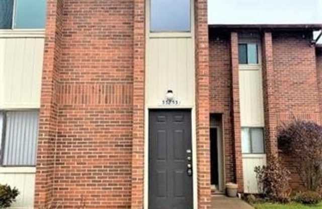 33853 PONDVIEW Circle