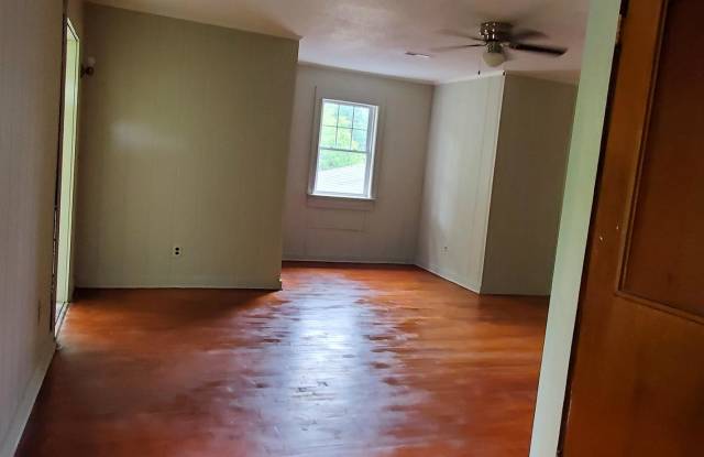 612 Gladstone St - A