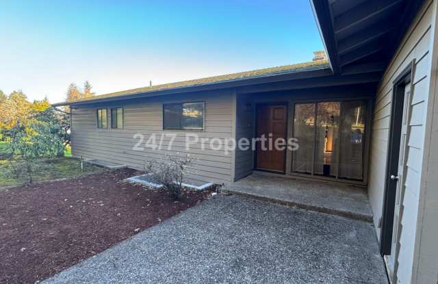 3 BD I 3.5 BA Home - Separate Living Areas