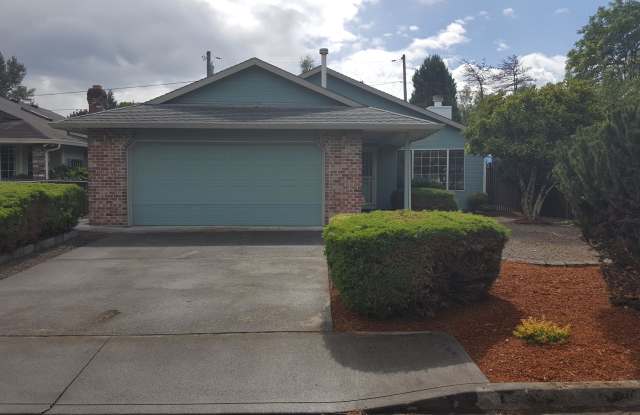 7622 SE Taggart Ct. - 7622 Southeast Taggart Court, Portland, OR 97206