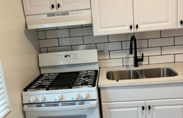 Renovated Studio Apartment for Lease in Van Nuys
