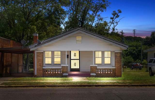 Charming and Newly Renovated 3 Bedroom 1 Bath Available Now!
