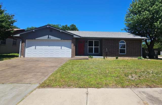 (4) Bed/(2) Bath - Corner Lot - Avail NOW!