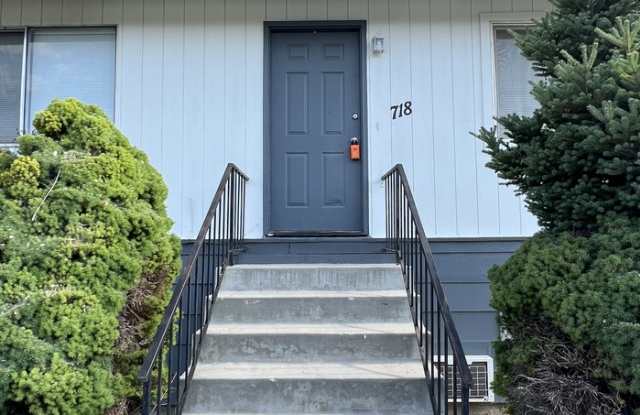 Photo of 718 West Comstock Avenue