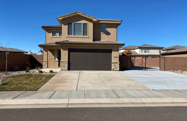 Gorgeous Home with HUGE backyard!