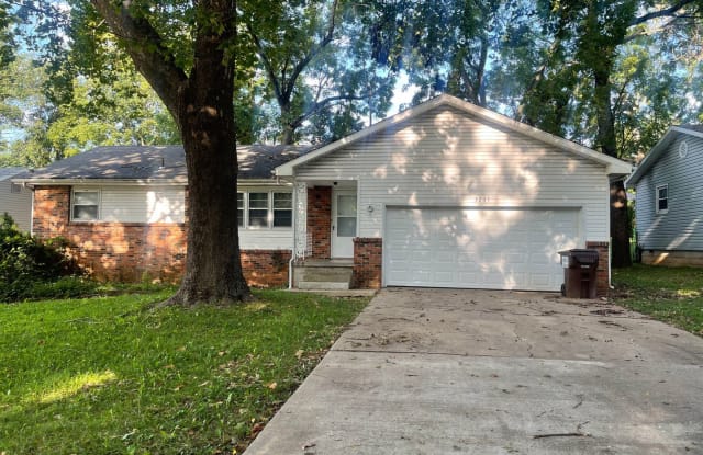 3237 South Ferguson Ave - 3237 South Ferguson Avenue, Springfield, MO 65807