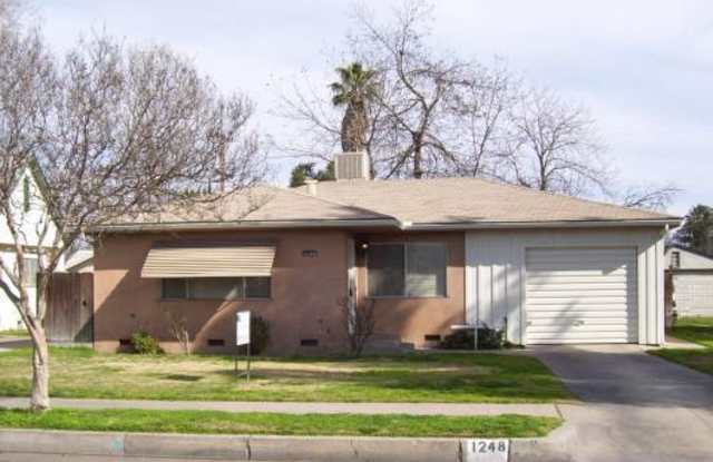 Tower District home, easy access to FWY 99