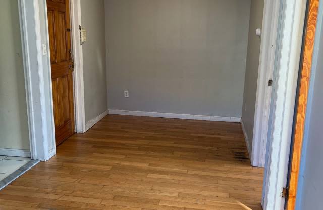 Photo of 27 32 12th Street