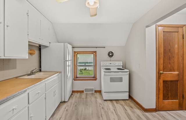 534 Wilson Street - Upper