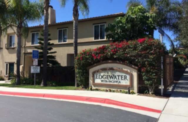 Photo of Spacious 3BR/2.5BA Home with Large Loft and attached 2 car garage Near the Amphitheater and Water Park