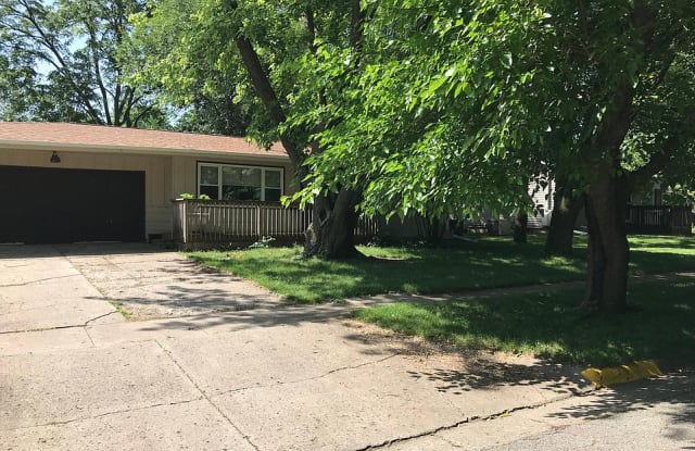 922 Yuma Avenue - 922 Yuma Avenue, Ames, IA 50014