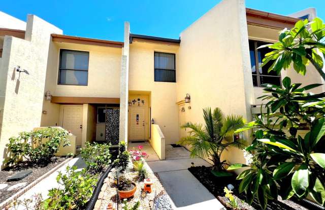 8805 Lateen Ln. #203