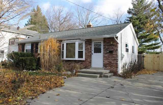 CHARMING BRICK RANCH JUST MINUTES FROM DOWNTOWN NORTHVILLE FOR LEASE! photos photos