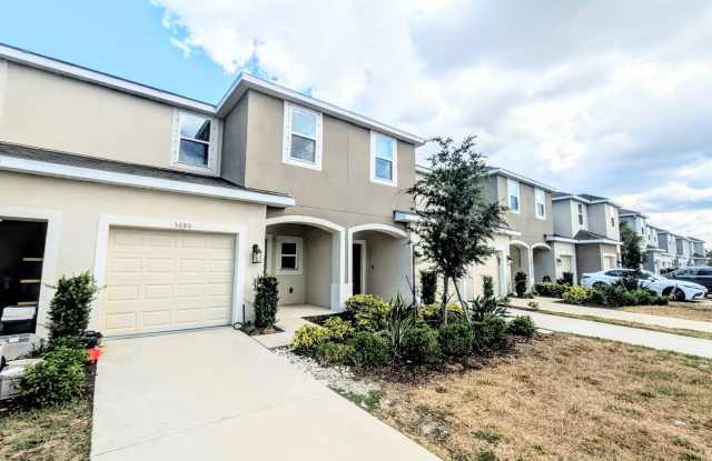 Annual – Unfurnished 3-bed 2-bath townhome in Nokomis