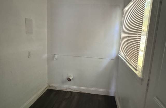 1521 Northwest Lincoln Avenue - 1521