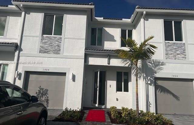 Photo of 1406 SE 6th Rd