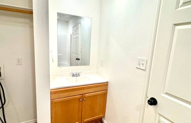 Leasing Special** MOVE IN READY! *$0 Deposit for Qualifying Applicants*