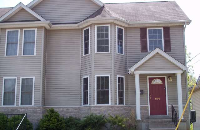 Photo of 696 James Street